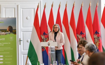 Hall Katalin projektmenedzser előadása